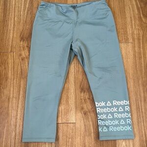 Reebok Gray Capri Leggings Seamless Athletic Wear Size‎ Large